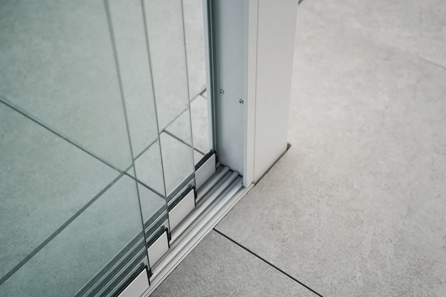Glasschiebewand anthrazit (RAL 7016) 10mm, Version 2024