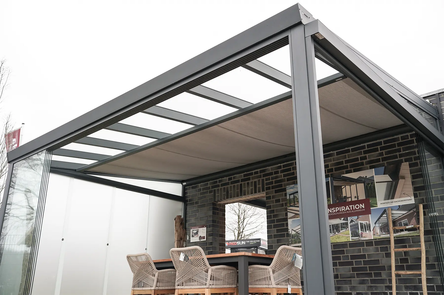 Luifel onder het dak