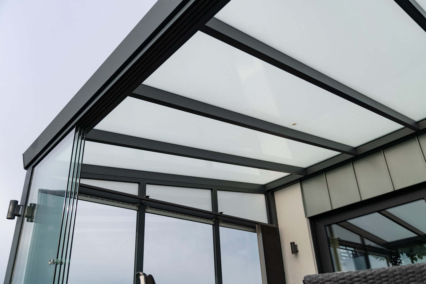 Glazen schuifwand antraciet (RAL 7016) 8mm, versie 2024