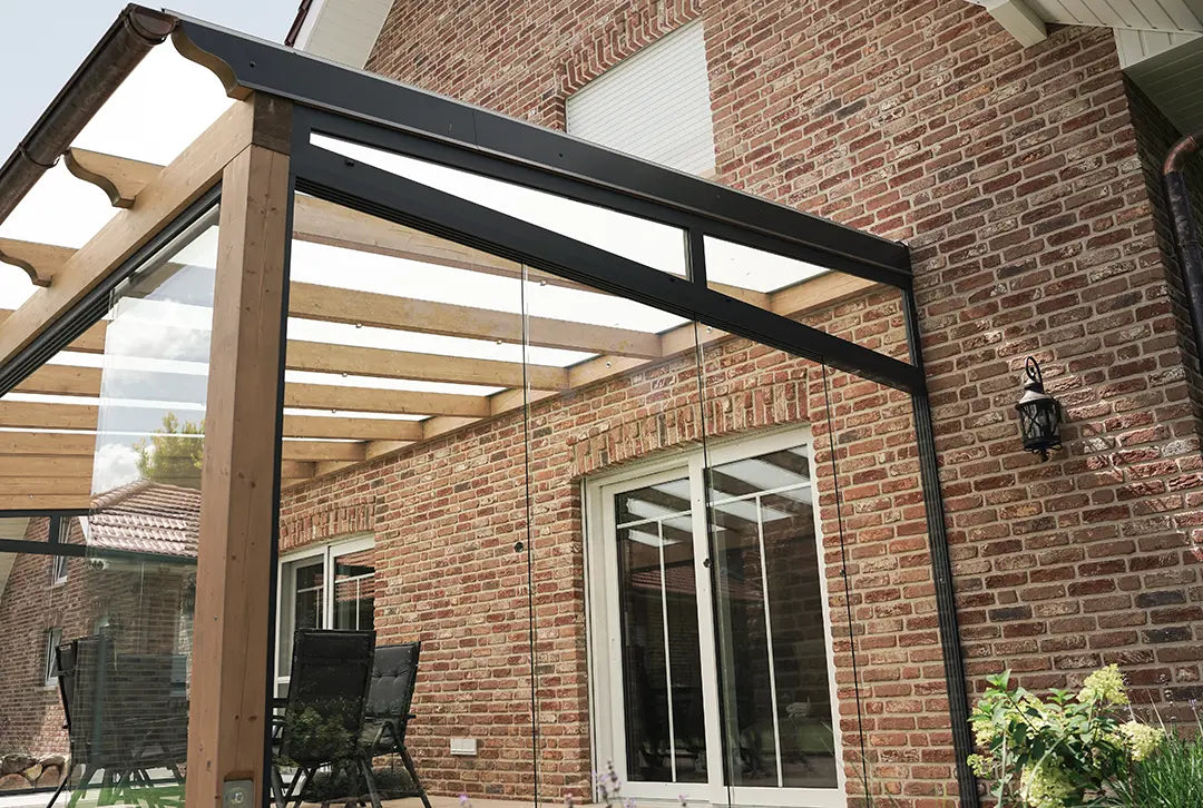 Terrasoverkapping van gelijmd hout, muurverlenging