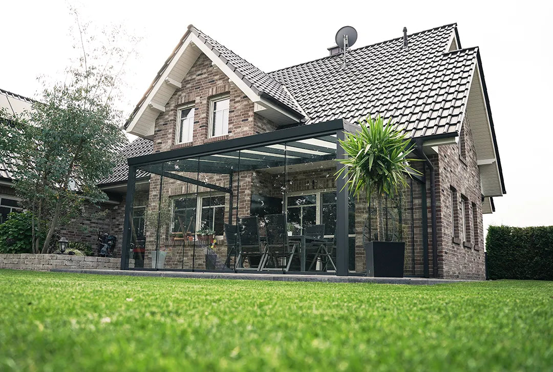 Terrassenüberdachung aus Aluminium für den Wandanbau