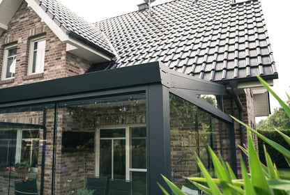Aluminium terrasoverkapping 700x500cm met gelaagd veiligheidsglas