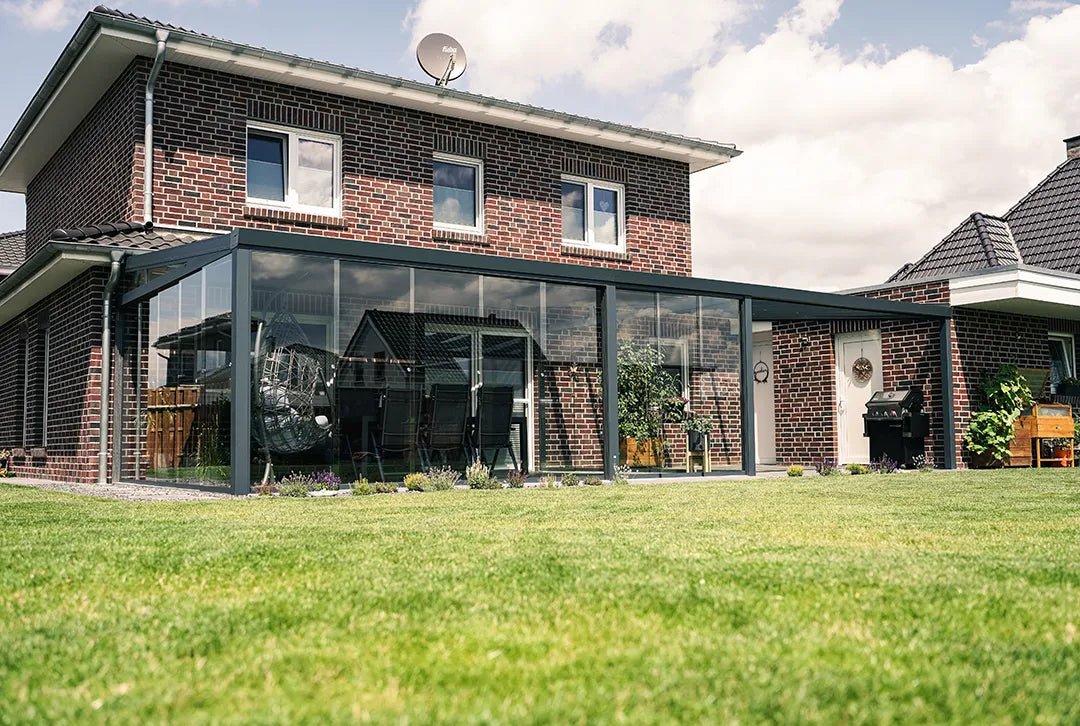 Terrassenüberdachung aus Aluminium für den Wandanbau