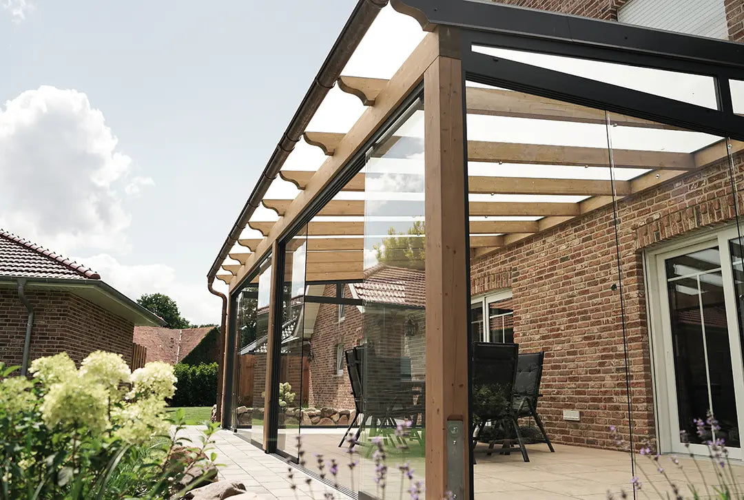 Terrasoverkapping van gelijmd hout, muurverlenging