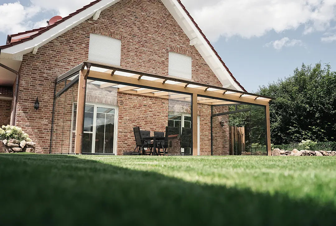 Terrasoverkapping van gelijmd hout, muurverlenging