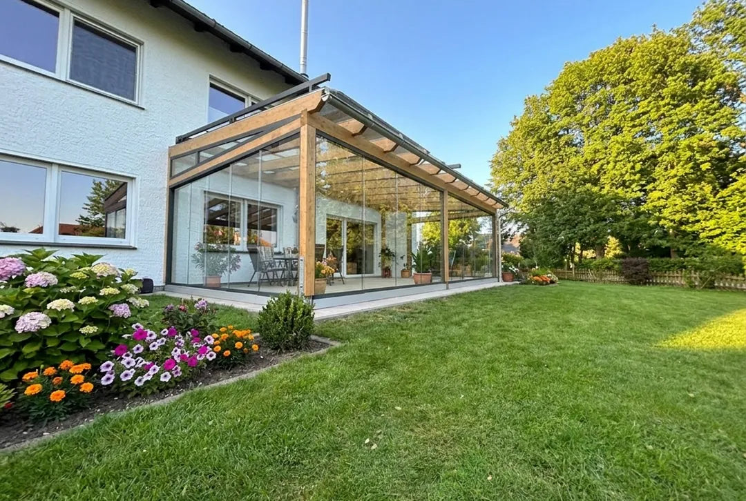 Terrasoverkapping van gelijmd hout, muurverlenging