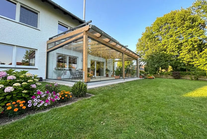 Terrasoverkapping van gelijmd hout, muurverlenging