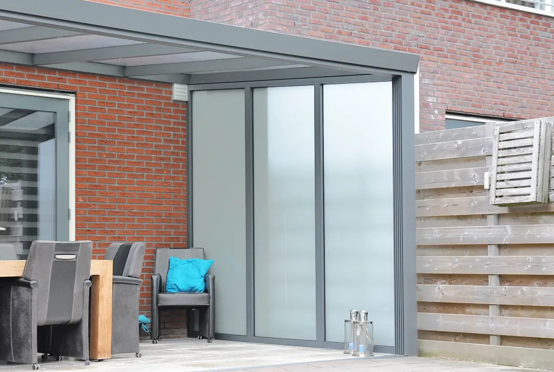 Feste Seitenwand grau (RAL9007) inkl. Sicherheitsglas