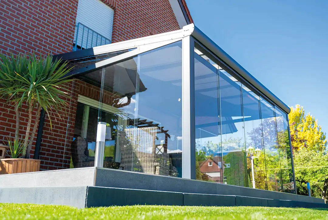 Terrassenüberdachung aus Aluminium für den Wandanbau